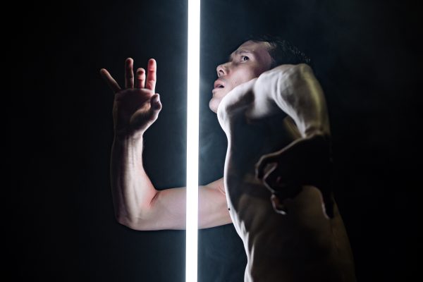 VESSEL
Di Pett | Clausen - Knight
Con Travis Clausen-Knight e James Pett
Coproduzione DANCEHAUSpiù
Durata 30'

Sinossi
In un mondo pervaso dal rumore, cosa diventiamo? Quali verità si rivelano in un improvviso silenzio? E quando finalmente prendiamo coscienza della nostra vera natura, a lungo mascherata e temuta?
Vessel esplora il fenomeno dell'irriconoscibilità del sé nel paesaggio frenetico della vita moderna, dove spesso confondiamo sogni e illusioni con la realtà.

21 apr 2024, 19:00
Milano, Via Tertulliano, 68, 20137 Milano MI, Italia

Pett|Clausen-Knight is the creative dynamo for multi award winning dancers and choreographers James Pett and Travis Clausen-Knight, and a home for their continuing investigation into the human experience. 
By pushing the boundaries of contemporary dance, the British choreographers have crafted sensitively provocative creations stimulated through  their intensely powerful visual language