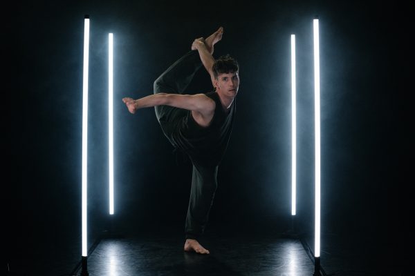 VESSEL
Di Pett | Clausen - Knight
Con Travis Clausen-Knight e James Pett
Coproduzione DANCEHAUSpiù
Durata 30'

Sinossi
In un mondo pervaso dal rumore, cosa diventiamo? Quali verità si rivelano in un improvviso silenzio? E quando finalmente prendiamo coscienza della nostra vera natura, a lungo mascherata e temuta?
Vessel esplora il fenomeno dell'irriconoscibilità del sé nel paesaggio frenetico della vita moderna, dove spesso confondiamo sogni e illusioni con la realtà.

21 apr 2024, 19:00
Milano, Via Tertulliano, 68, 20137 Milano MI, Italia

Pett|Clausen-Knight is the creative dynamo for multi award winning dancers and choreographers James Pett and Travis Clausen-Knight, and a home for their continuing investigation into the human experience. 
By pushing the boundaries of contemporary dance, the British choreographers have crafted sensitively provocative creations stimulated through  their intensely powerful visual language