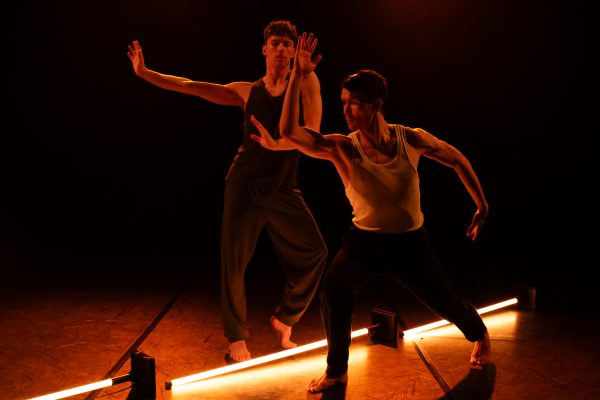VESSEL
Di Pett | Clausen - Knight
Con Travis Clausen-Knight e James Pett
Coproduzione DANCEHAUSpiù
Durata 30'

Sinossi
In un mondo pervaso dal rumore, cosa diventiamo? Quali verità si rivelano in un improvviso silenzio? E quando finalmente prendiamo coscienza della nostra vera natura, a lungo mascherata e temuta?
Vessel esplora il fenomeno dell'irriconoscibilità del sé nel paesaggio frenetico della vita moderna, dove spesso confondiamo sogni e illusioni con la realtà.

21 apr 2024, 19:00
Milano, Via Tertulliano, 68, 20137 Milano MI, Italia

Pett|Clausen-Knight is the creative dynamo for multi award winning dancers and choreographers James Pett and Travis Clausen-Knight, and a home for their continuing investigation into the human experience. 
By pushing the boundaries of contemporary dance, the British choreographers have crafted sensitively provocative creations stimulated through  their intensely powerful visual language