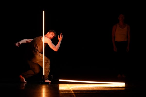 VESSEL
Di Pett | Clausen - Knight
Con Travis Clausen-Knight e James Pett
Coproduzione DANCEHAUSpiù
Durata 30'

Sinossi
In un mondo pervaso dal rumore, cosa diventiamo? Quali verità si rivelano in un improvviso silenzio? E quando finalmente prendiamo coscienza della nostra vera natura, a lungo mascherata e temuta?
Vessel esplora il fenomeno dell'irriconoscibilità del sé nel paesaggio frenetico della vita moderna, dove spesso confondiamo sogni e illusioni con la realtà.

21 apr 2024, 19:00
Milano, Via Tertulliano, 68, 20137 Milano MI, Italia

Pett|Clausen-Knight is the creative dynamo for multi award winning dancers and choreographers James Pett and Travis Clausen-Knight, and a home for their continuing investigation into the human experience. 
By pushing the boundaries of contemporary dance, the British choreographers have crafted sensitively provocative creations stimulated through  their intensely powerful visual language