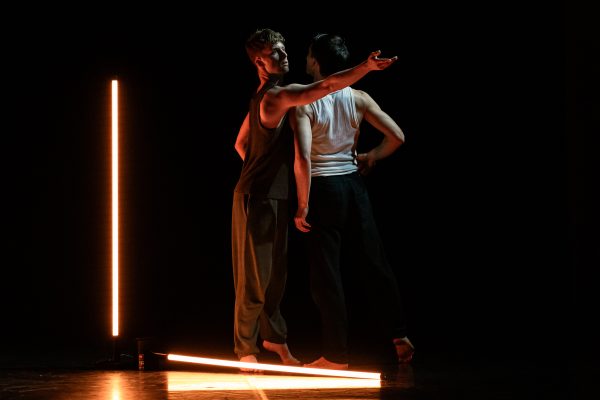 VESSEL
Di Pett | Clausen - Knight
Con Travis Clausen-Knight e James Pett
Coproduzione DANCEHAUSpiù
Durata 30'

Sinossi
In un mondo pervaso dal rumore, cosa diventiamo? Quali verità si rivelano in un improvviso silenzio? E quando finalmente prendiamo coscienza della nostra vera natura, a lungo mascherata e temuta?
Vessel esplora il fenomeno dell'irriconoscibilità del sé nel paesaggio frenetico della vita moderna, dove spesso confondiamo sogni e illusioni con la realtà.

21 apr 2024, 19:00
Milano, Via Tertulliano, 68, 20137 Milano MI, Italia

Pett|Clausen-Knight is the creative dynamo for multi award winning dancers and choreographers James Pett and Travis Clausen-Knight, and a home for their continuing investigation into the human experience. 
By pushing the boundaries of contemporary dance, the British choreographers have crafted sensitively provocative creations stimulated through  their intensely powerful visual language