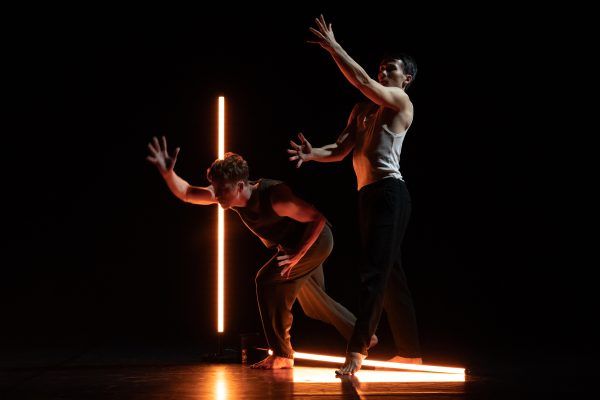 VESSEL
Di Pett | Clausen - Knight
Con Travis Clausen-Knight e James Pett
Coproduzione DANCEHAUSpiù
Durata 30'

Sinossi
In un mondo pervaso dal rumore, cosa diventiamo? Quali verità si rivelano in un improvviso silenzio? E quando finalmente prendiamo coscienza della nostra vera natura, a lungo mascherata e temuta?
Vessel esplora il fenomeno dell'irriconoscibilità del sé nel paesaggio frenetico della vita moderna, dove spesso confondiamo sogni e illusioni con la realtà.

21 apr 2024, 19:00
Milano, Via Tertulliano, 68, 20137 Milano MI, Italia

Pett|Clausen-Knight is the creative dynamo for multi award winning dancers and choreographers James Pett and Travis Clausen-Knight, and a home for their continuing investigation into the human experience. 
By pushing the boundaries of contemporary dance, the British choreographers have crafted sensitively provocative creations stimulated through  their intensely powerful visual language