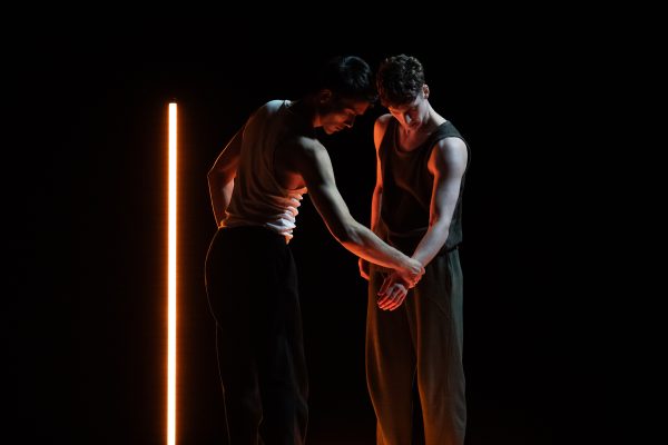 VESSEL
Di Pett | Clausen - Knight
Con Travis Clausen-Knight e James Pett
Coproduzione DANCEHAUSpiù
Durata 30'

Sinossi
In un mondo pervaso dal rumore, cosa diventiamo? Quali verità si rivelano in un improvviso silenzio? E quando finalmente prendiamo coscienza della nostra vera natura, a lungo mascherata e temuta?
Vessel esplora il fenomeno dell'irriconoscibilità del sé nel paesaggio frenetico della vita moderna, dove spesso confondiamo sogni e illusioni con la realtà.

21 apr 2024, 19:00
Milano, Via Tertulliano, 68, 20137 Milano MI, Italia

Pett|Clausen-Knight is the creative dynamo for multi award winning dancers and choreographers James Pett and Travis Clausen-Knight, and a home for their continuing investigation into the human experience. 
By pushing the boundaries of contemporary dance, the British choreographers have crafted sensitively provocative creations stimulated through  their intensely powerful visual language