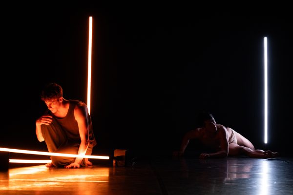VESSEL
Di Pett | Clausen - Knight
Con Travis Clausen-Knight e James Pett
Coproduzione DANCEHAUSpiù
Durata 30'

Sinossi
In un mondo pervaso dal rumore, cosa diventiamo? Quali verità si rivelano in un improvviso silenzio? E quando finalmente prendiamo coscienza della nostra vera natura, a lungo mascherata e temuta?
Vessel esplora il fenomeno dell'irriconoscibilità del sé nel paesaggio frenetico della vita moderna, dove spesso confondiamo sogni e illusioni con la realtà.

21 apr 2024, 19:00
Milano, Via Tertulliano, 68, 20137 Milano MI, Italia

Pett|Clausen-Knight is the creative dynamo for multi award winning dancers and choreographers James Pett and Travis Clausen-Knight, and a home for their continuing investigation into the human experience. 
By pushing the boundaries of contemporary dance, the British choreographers have crafted sensitively provocative creations stimulated through  their intensely powerful visual language