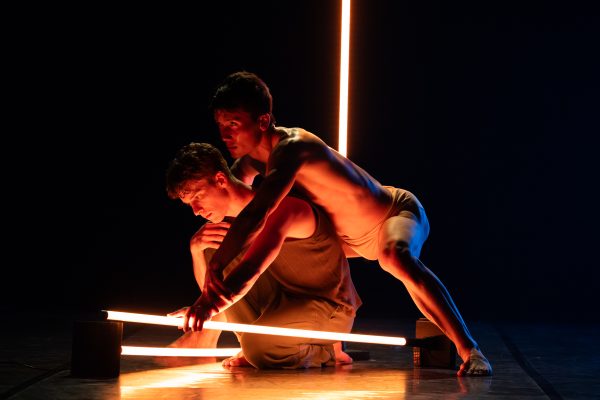 VESSEL
Di Pett | Clausen - Knight
Con Travis Clausen-Knight e James Pett
Coproduzione DANCEHAUSpiù
Durata 30'

Sinossi
In un mondo pervaso dal rumore, cosa diventiamo? Quali verità si rivelano in un improvviso silenzio? E quando finalmente prendiamo coscienza della nostra vera natura, a lungo mascherata e temuta?
Vessel esplora il fenomeno dell'irriconoscibilità del sé nel paesaggio frenetico della vita moderna, dove spesso confondiamo sogni e illusioni con la realtà.

21 apr 2024, 19:00
Milano, Via Tertulliano, 68, 20137 Milano MI, Italia

Pett|Clausen-Knight is the creative dynamo for multi award winning dancers and choreographers James Pett and Travis Clausen-Knight, and a home for their continuing investigation into the human experience. 
By pushing the boundaries of contemporary dance, the British choreographers have crafted sensitively provocative creations stimulated through  their intensely powerful visual language